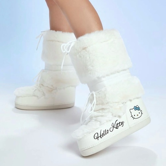 Forever 21 Hello Kitty Faux Fur Boots - Picture 1 of 5
